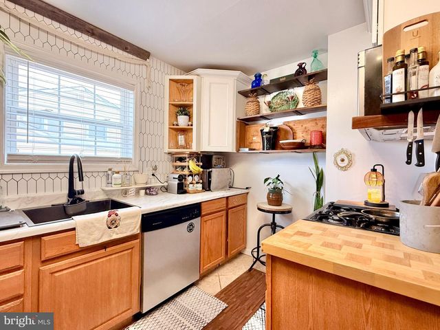 228 W BROWNING RD, Bellmawr, NJ 08031