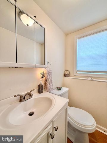 228 W BROWNING RD, Bellmawr, NJ 08031