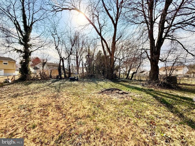 228 W BROWNING RD, Bellmawr, NJ 08031