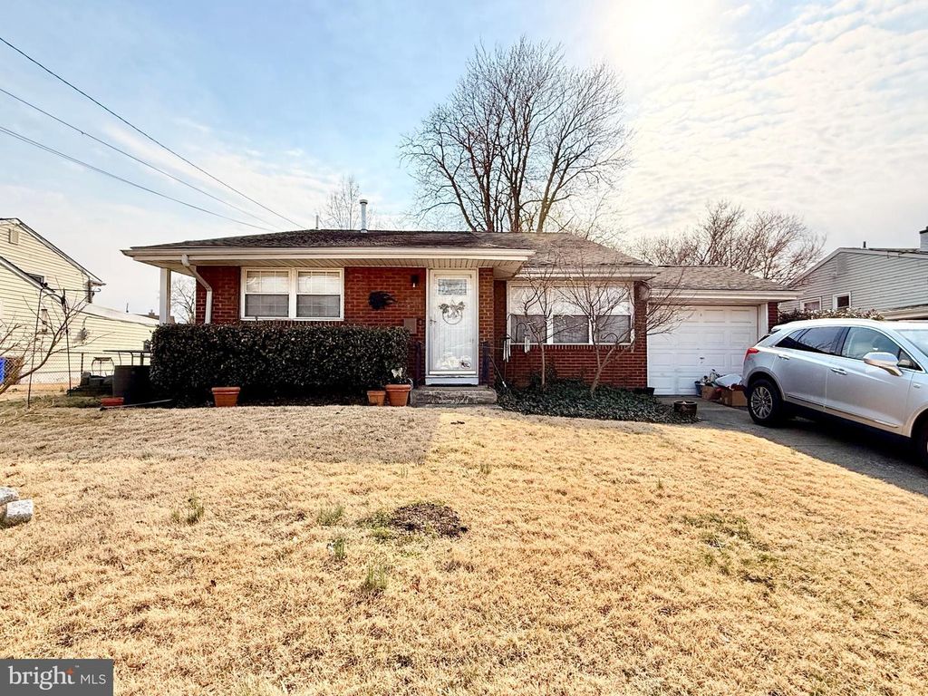 228 W BROWNING RD, Bellmawr, NJ 08031