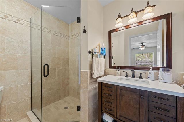 621 Squire CIR 204, Naples, FL 34104
