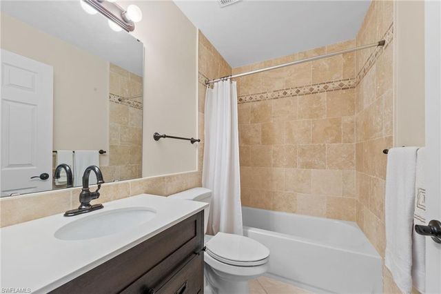 621 Squire CIR 204, Naples, FL 34104