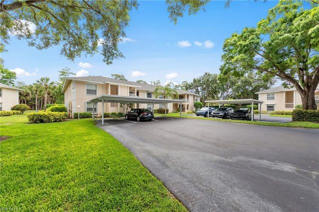 621 Squire CIR 204, Naples, FL 34104