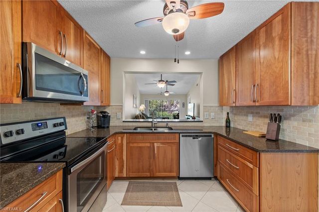 621 Squire CIR 204, Naples, FL 34104