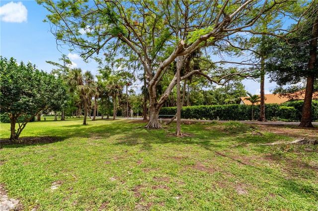 621 Squire CIR 204, Naples, FL 34104