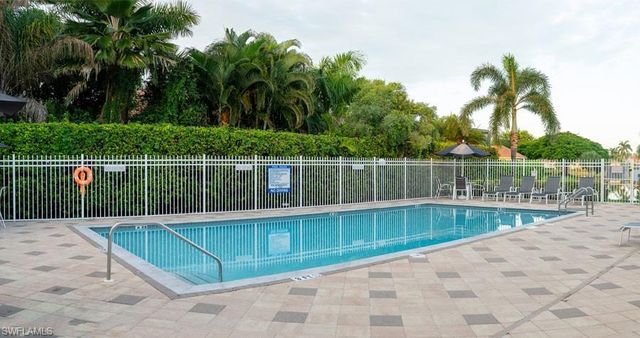 621 Squire CIR 204, Naples, FL 34104
