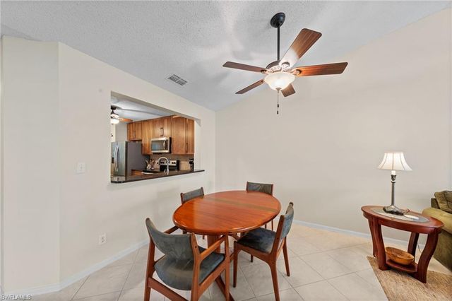 621 Squire CIR 204, Naples, FL 34104
