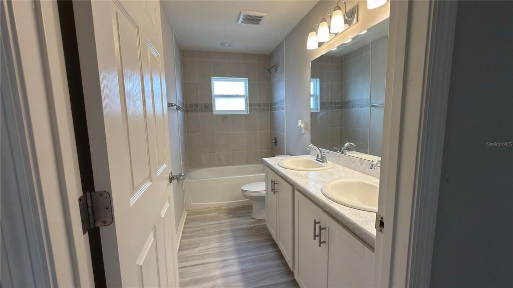 Image 5 of property listing at 485 WINDY WILLOW WAY, St Cloud, FL 34771