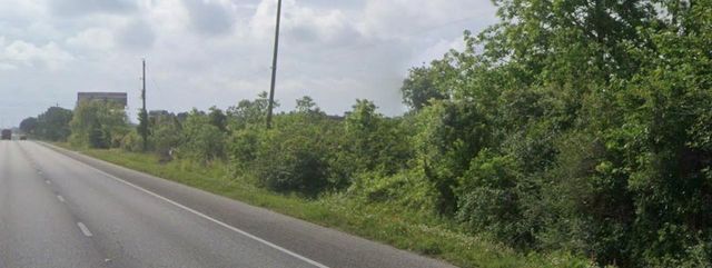 10925 Highway 6, Hitchcock, TX 77510