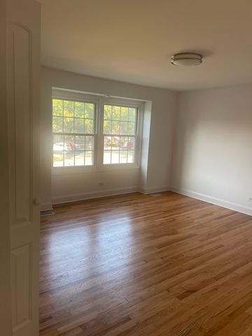 19W143 Avenue Rue Royal Avenue, Oak Brook, IL 60523