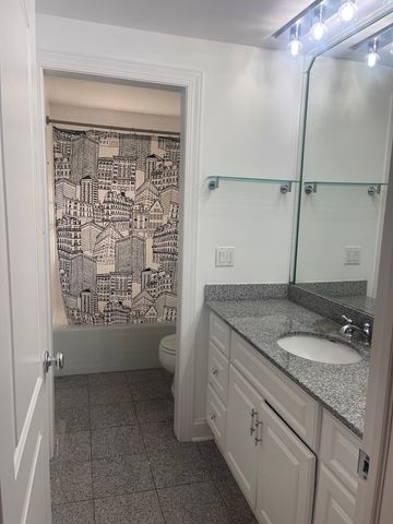 19W143 Avenue Rue Royal Avenue, Oak Brook, IL 60523