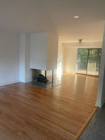 19W143 Avenue Rue Royal Avenue, Oak Brook, IL 60523