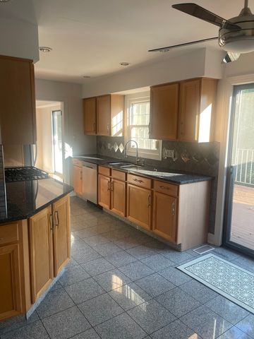 19W143 Avenue Rue Royal Avenue, Oak Brook, IL 60523