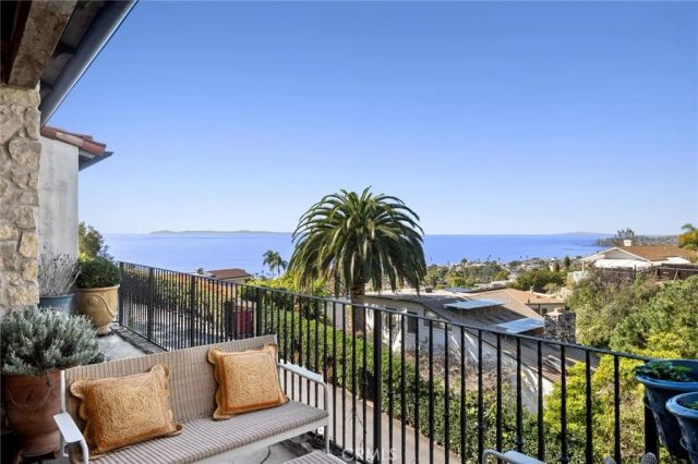 2100 Crestview Drive, Laguna Beach, CA 92651