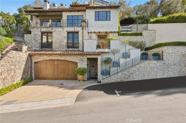 2100 Crestview Drive, Laguna Beach, CA 92651