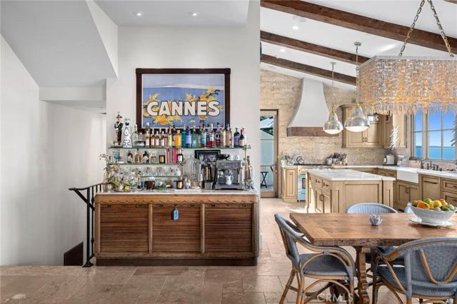 2100 Crestview Drive, Laguna Beach, CA 92651