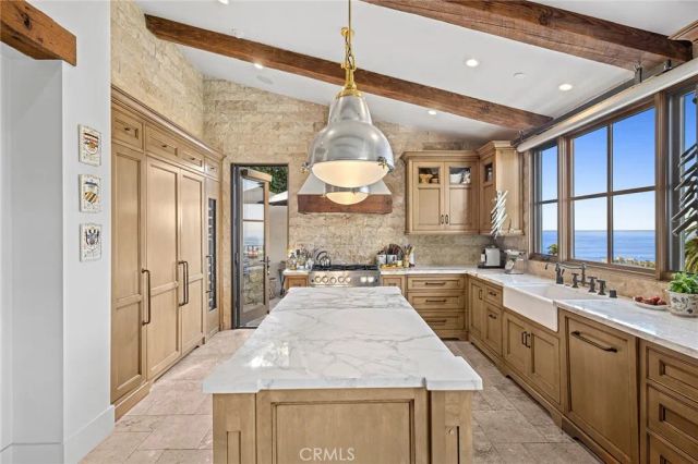 2100 Crestview Drive, Laguna Beach, CA 92651