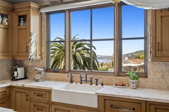 2100 Crestview Drive, Laguna Beach, CA 92651