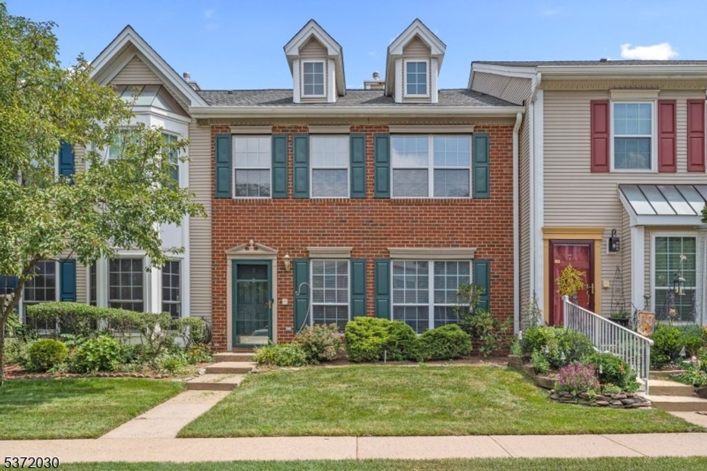 5 Diaz Ct, Franklin Twp., NJ 08823