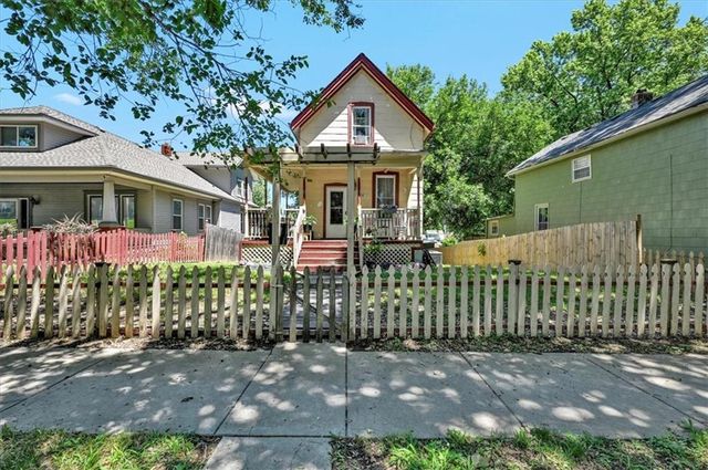 718 N Broadway Street, Leavenworth, KS 66048
