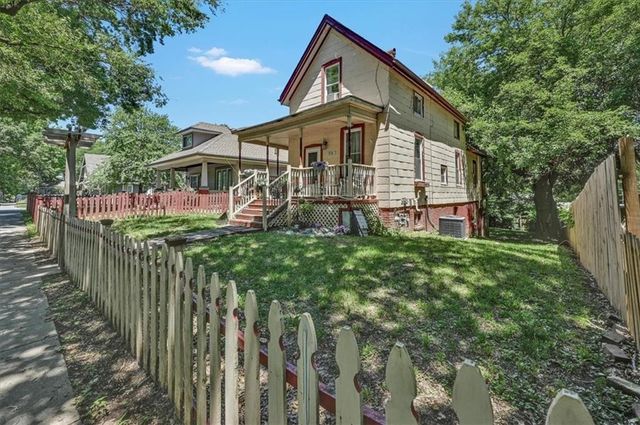718 N Broadway Street, Leavenworth, KS 66048