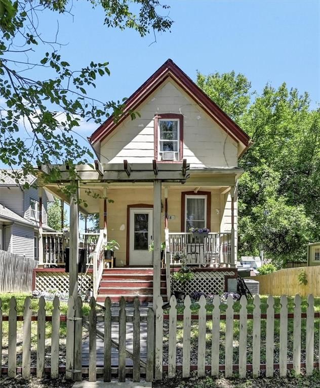 718 N Broadway Street, Leavenworth, KS 66048