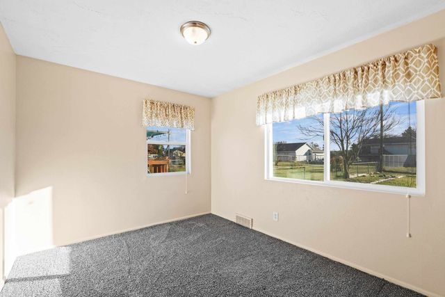 8002 E INDIANA Ave, Spokane Valley, WA 99212