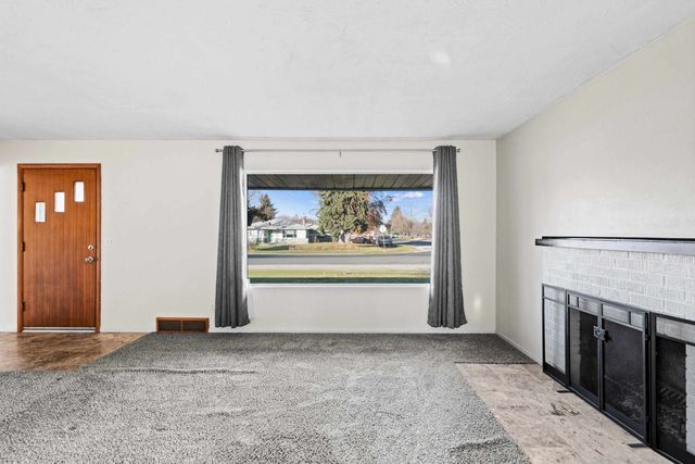 8002 E INDIANA Ave, Spokane Valley, WA 99212