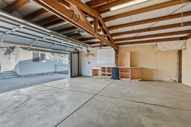 8002 E INDIANA Ave, Spokane Valley, WA 99212