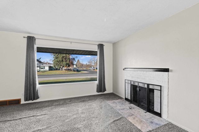 8002 E INDIANA Ave, Spokane Valley, WA 99212