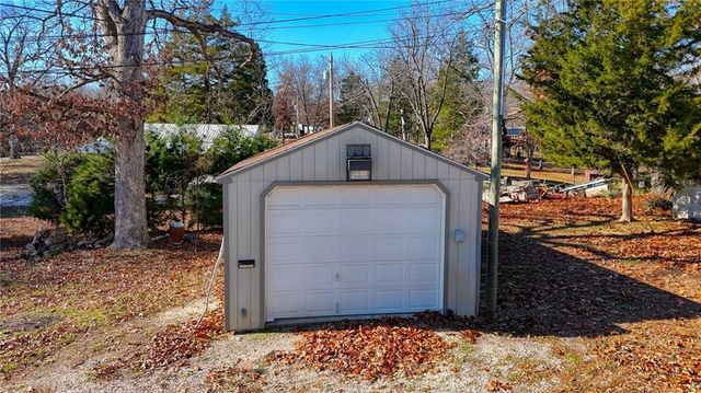 267 Long Acres Drive, Sunrise Beach, MO 65079