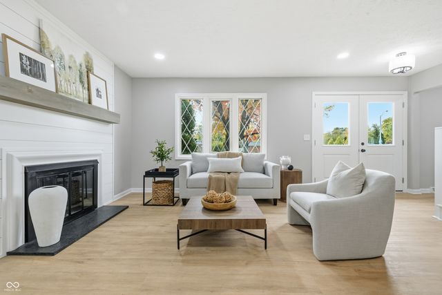 712 E Main Street, Carmel, IN 46032