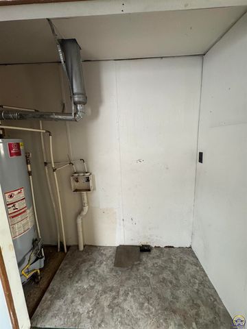 500 NW 56th St, Topeka, KS 66617