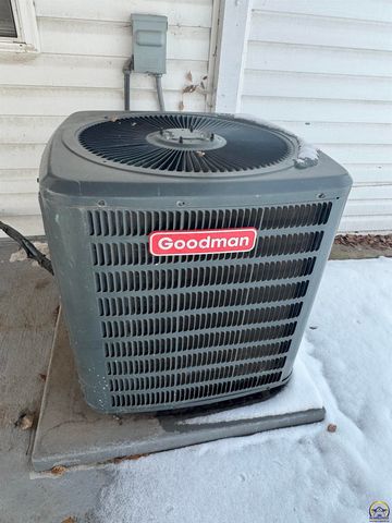 500 NW 56th St, Topeka, KS 66617