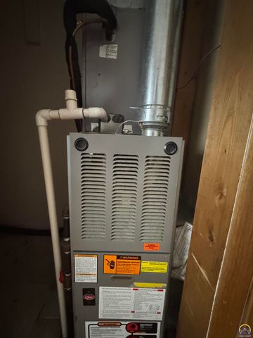 500 NW 56th St, Topeka, KS 66617