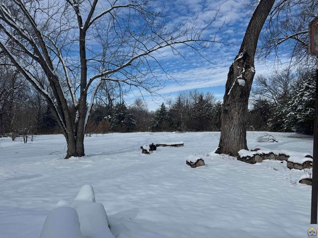 500 NW 56th St, Topeka, KS 66617