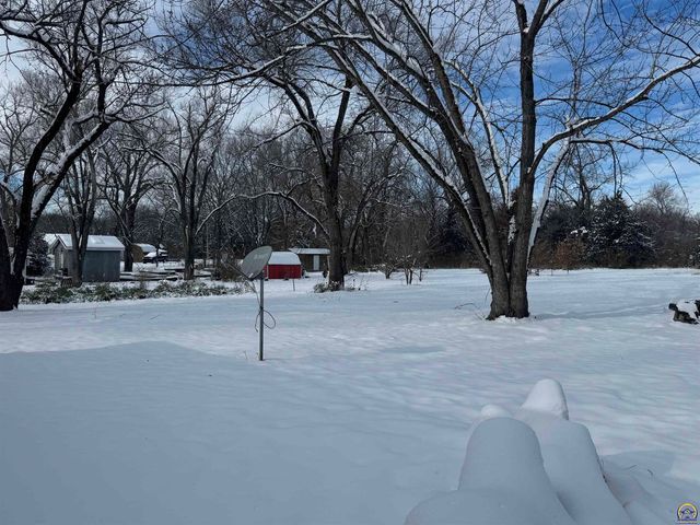 500 NW 56th St, Topeka, KS 66617