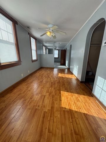 500 NW 56th St, Topeka, KS 66617