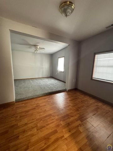 500 NW 56th St, Topeka, KS 66617