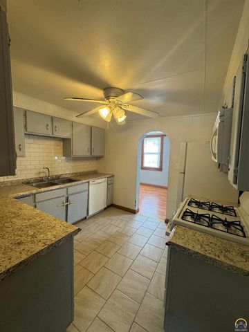 500 NW 56th St, Topeka, KS 66617