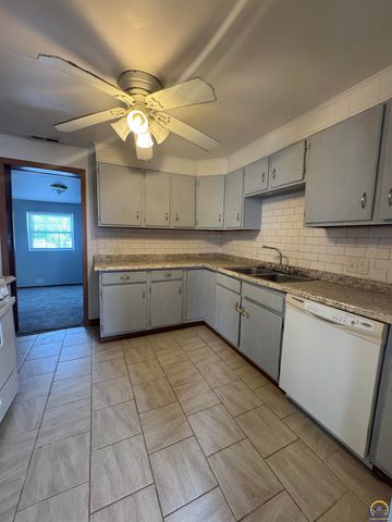 500 NW 56th St, Topeka, KS 66617