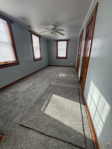 500 NW 56th St, Topeka, KS 66617