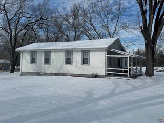 500 NW 56th St, Topeka, KS 66617