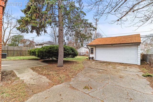 24241 Coolidge Highway, Oak Park, MI 48237