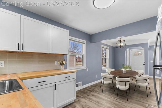 24241 Coolidge Highway, Oak Park, MI 48237