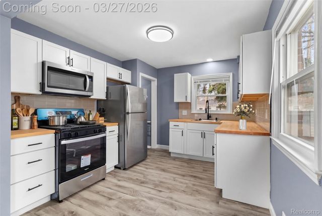 24241 Coolidge Highway, Oak Park, MI 48237