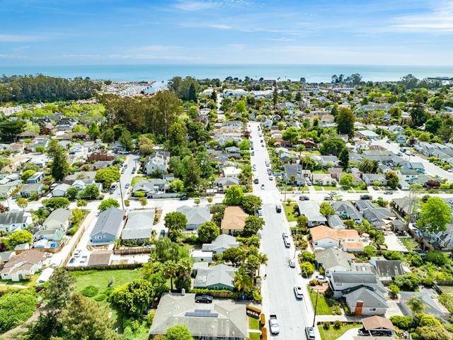 212 Darwin Street, Santa Cruz, CA 95062