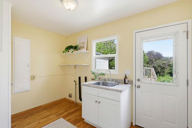 212 Darwin Street, Santa Cruz, CA 95062