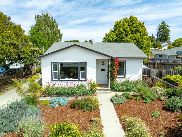 212 Darwin Street, Santa Cruz, CA 95062