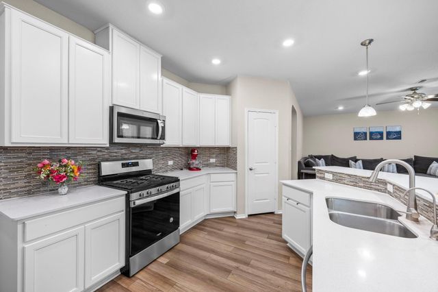 125 Danablu DR, Hutto, TX 78634